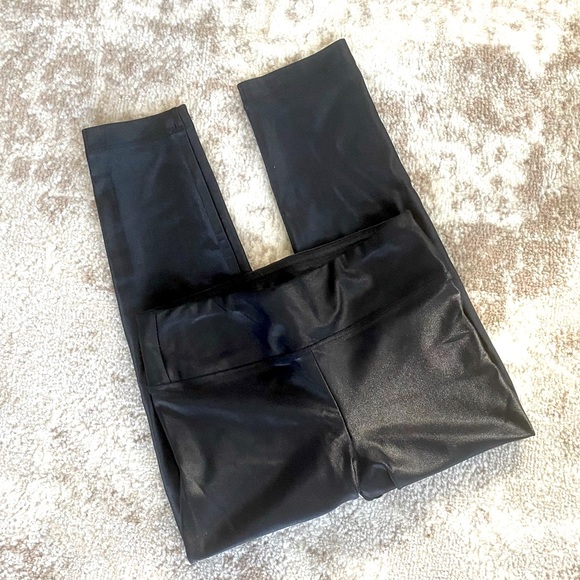 Koral Lustrous High Rise Capri Legging (S) - Picture 5 of 9